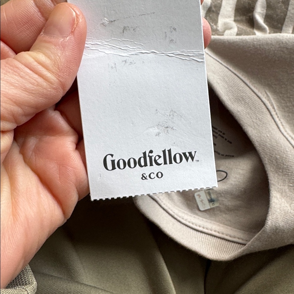 NWT- DOLLY PARTON Concert Tee by Goodfellow & Co - Picture 6 of 6